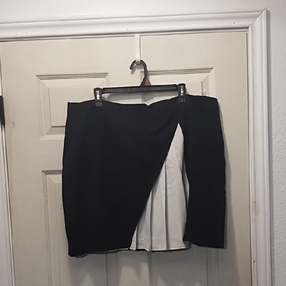 Label Be Elegant Black and White Women's Skirt